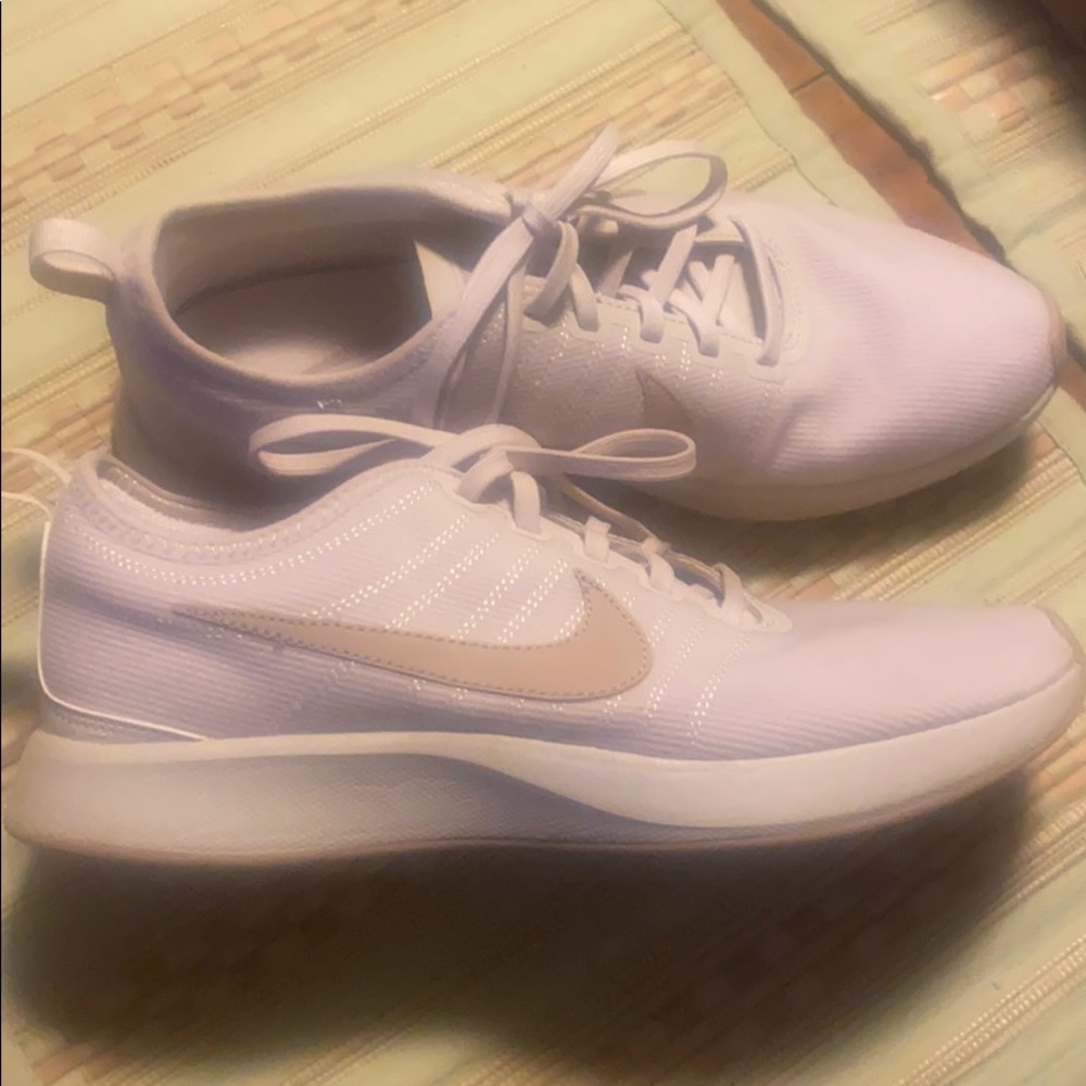 Nike dual tone racer